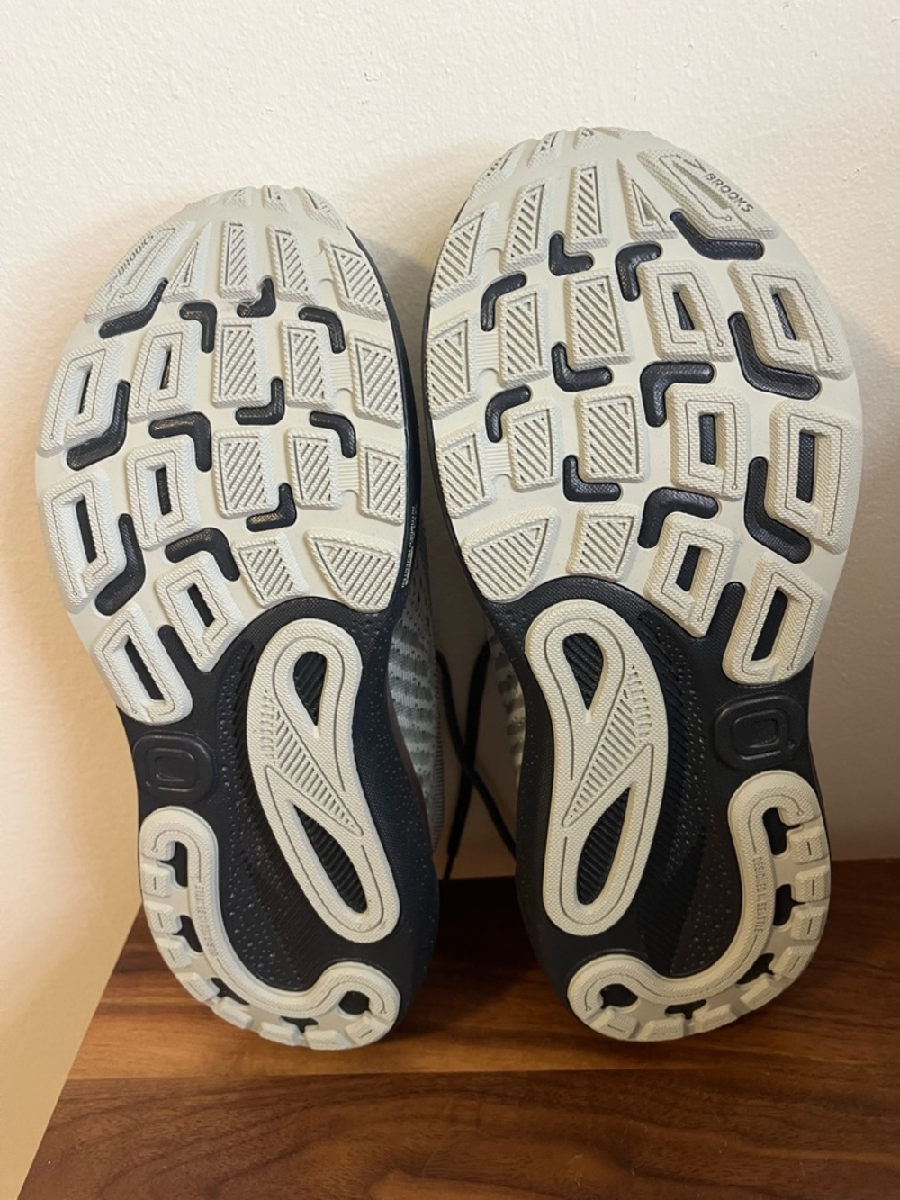 Brooks Adrenaline GTS 24 Running Shoes Mercury/Ebony/Copper Womens SZ 8.5 Med - Picture 3 of 7